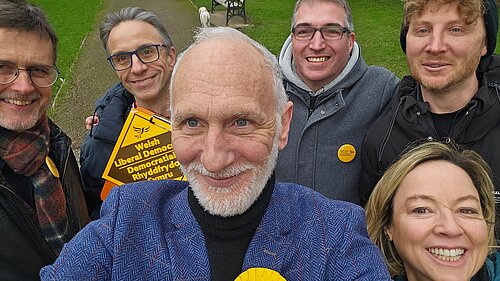 Flintshire_Jan2024Campaigning Alec Dauncey campaigning in Mold with local lib dems